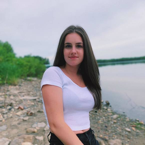 Meet your Posher, Noémie - Picture 1 of 1